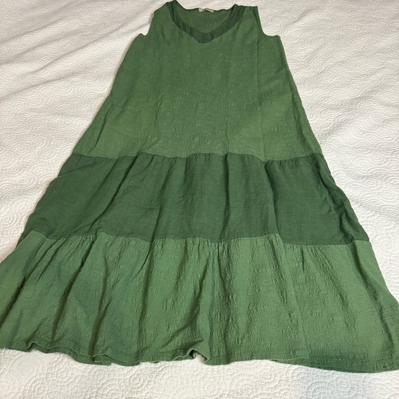 Green V-Neck Sleeveless Maxi Dress - Picture 8 of 10